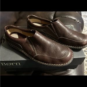 Born slip on leather shoes in 7.5M